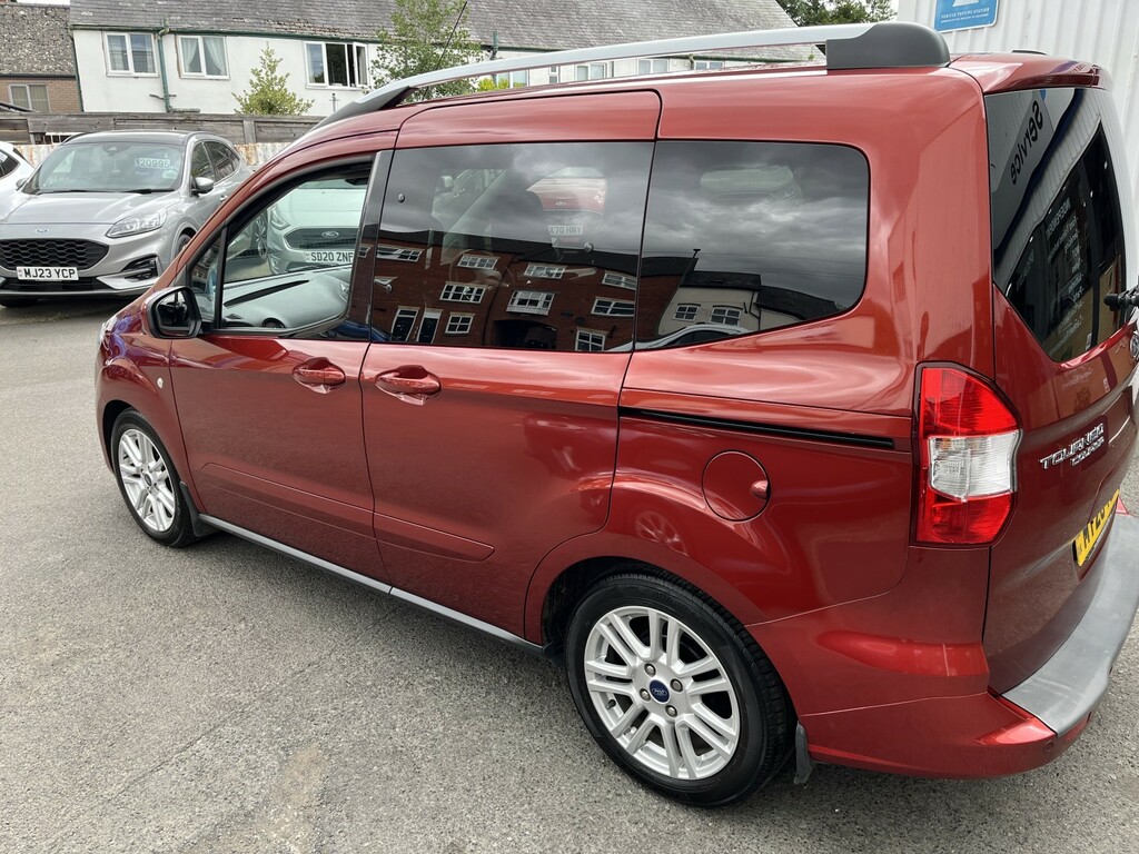 Ford Tourneo Courier 1.5 Tdci Titanium Red #4