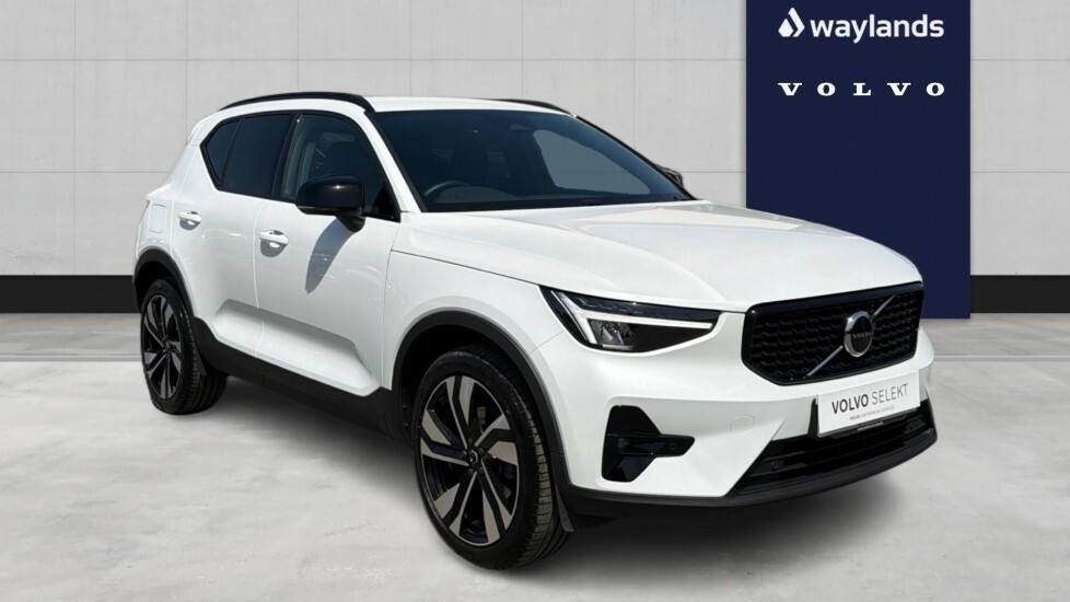 Volvo XC40 Plus, B4 Mild Hybrid, Dark White