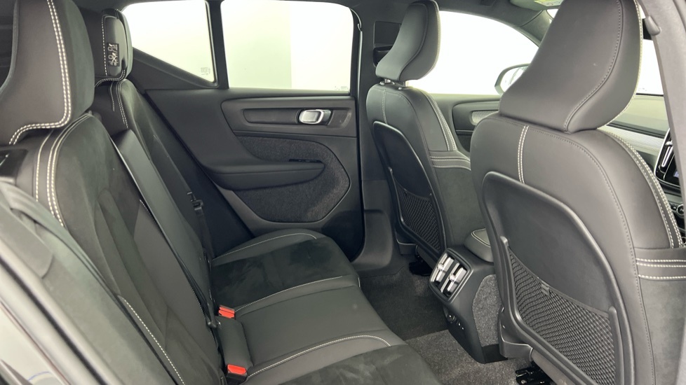 Volvo XC40 Plus, B3 Mild Hybrid, Dark RF25DXG Black #6