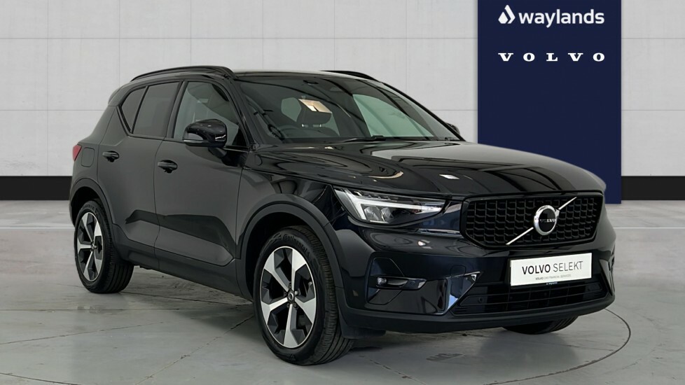 Volvo XC40 Plus, B3 Mild Hybrid, Dark Black
