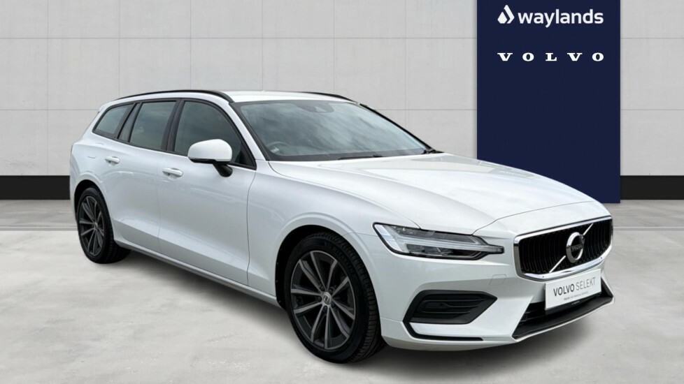 Volvo V60 Momentum, B3 Mild Hybrid White