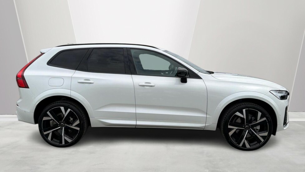 Volvo XC60 Black Edition Ultra, B5 Awd Mild Hybrid, White #3