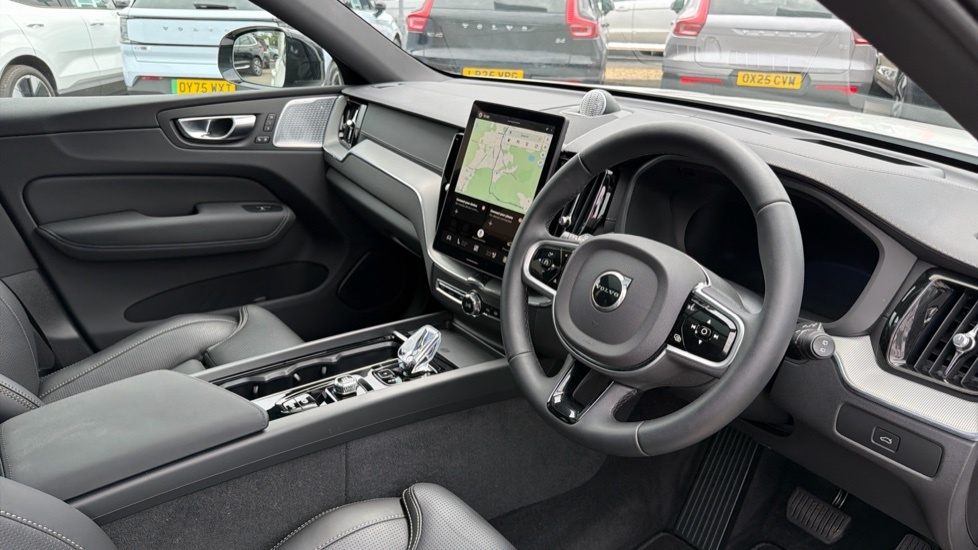 Volvo XC60 Black Edition Ultra, B5 Awd Mild Hybrid, White #4