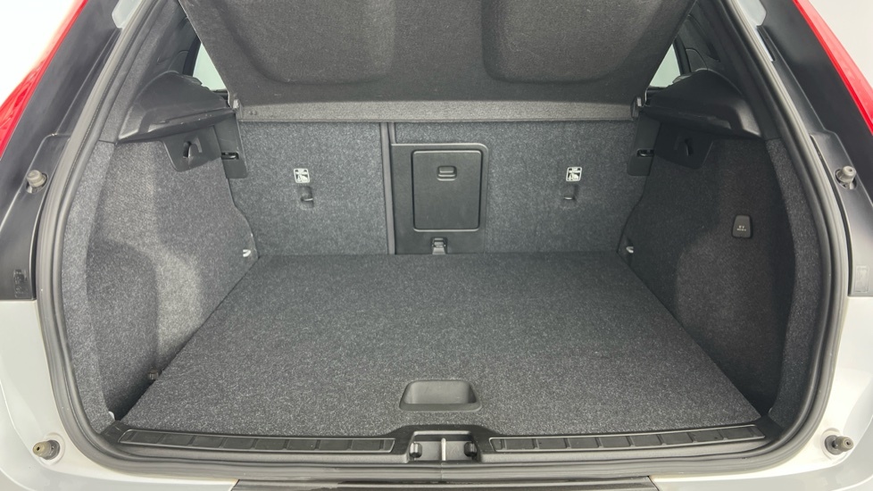 Volvo XC40 1.5 T3 163 R Design Pro Geartronic Silver #5