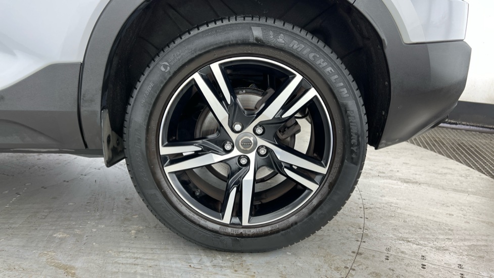 Volvo XC40 1.5 T3 163 R Design Geartronic Silver #4