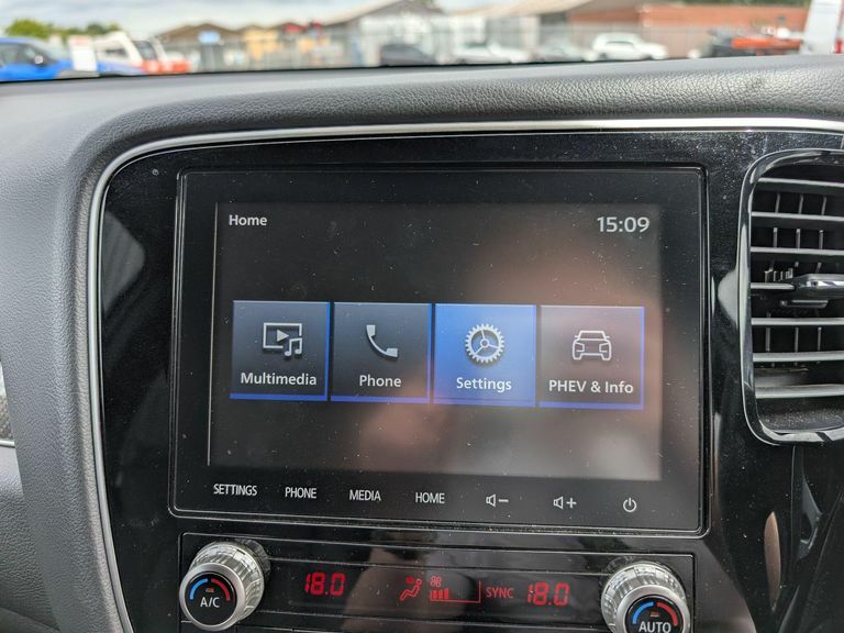 Mitsubishi Outlander 2.4H Twinmotor 13.8Kwh Dynamic Suv Plug Black #24
