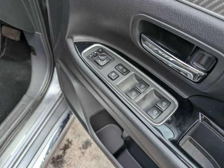 Mitsubishi Outlander 2.4H Twinmotor 13.8Kwh Dynamic Suv Plug Black #23