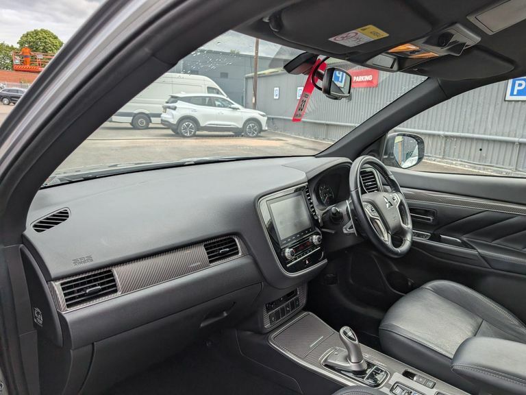 Mitsubishi Outlander 2.4H Twinmotor 13.8Kwh Dynamic Suv Plug Black #7