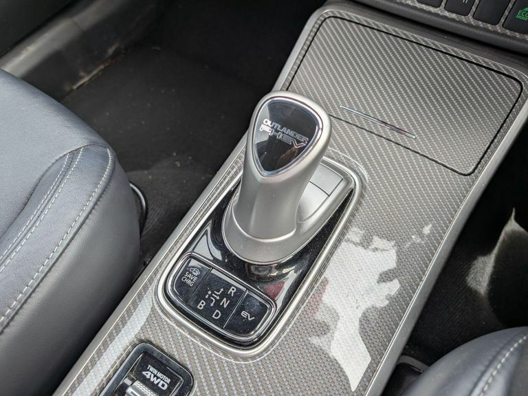 Mitsubishi Outlander 2.4H Twinmotor 13.8Kwh Dynamic Suv Plug Black #9