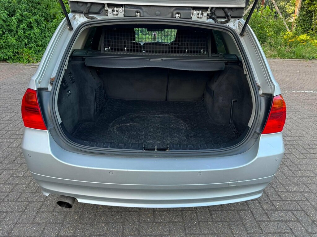 BMW 3 Series 320I Se 5-Door Green #24
