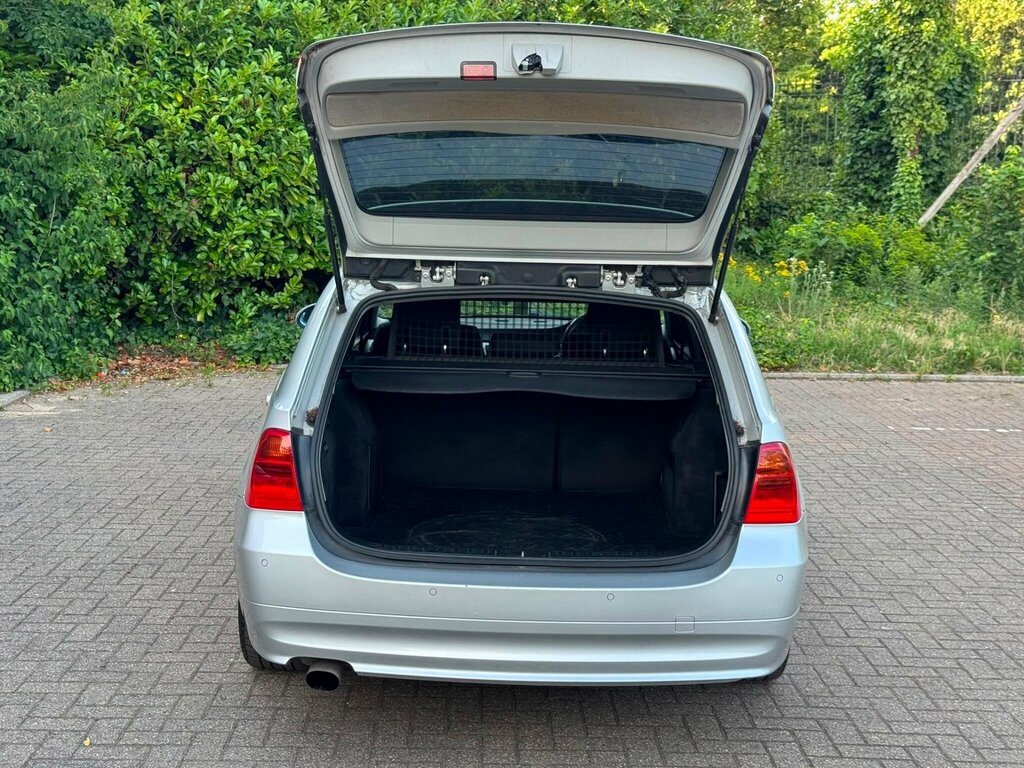 BMW 3 Series 320I Se 5-Door Green #23