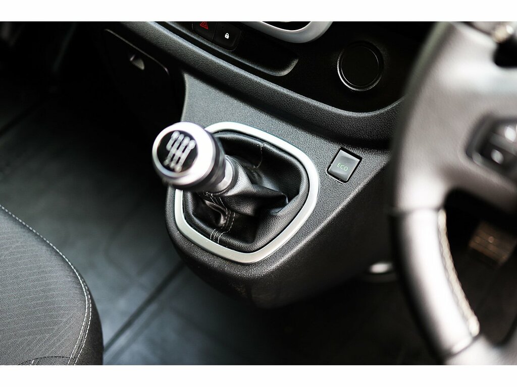 Renault Trafic Swb Lr Energy Sport Nav Euro 6 White #24
