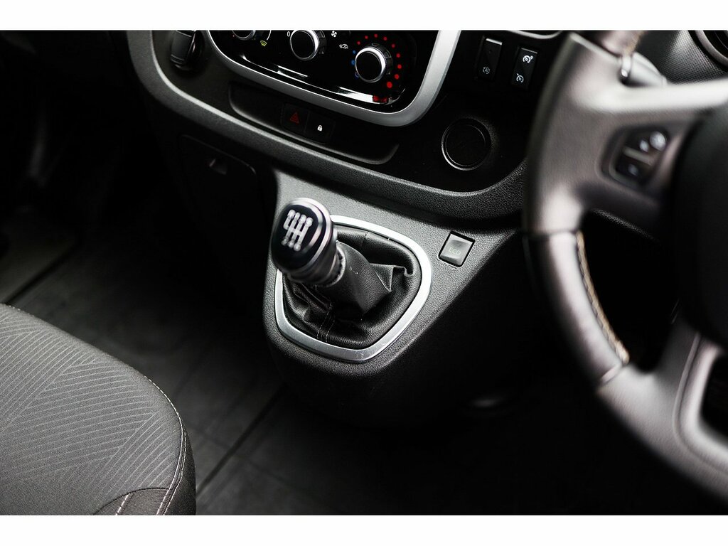Renault Trafic 2019 1.6 Sl27 Business Energy Dci 125 Bhp White #25