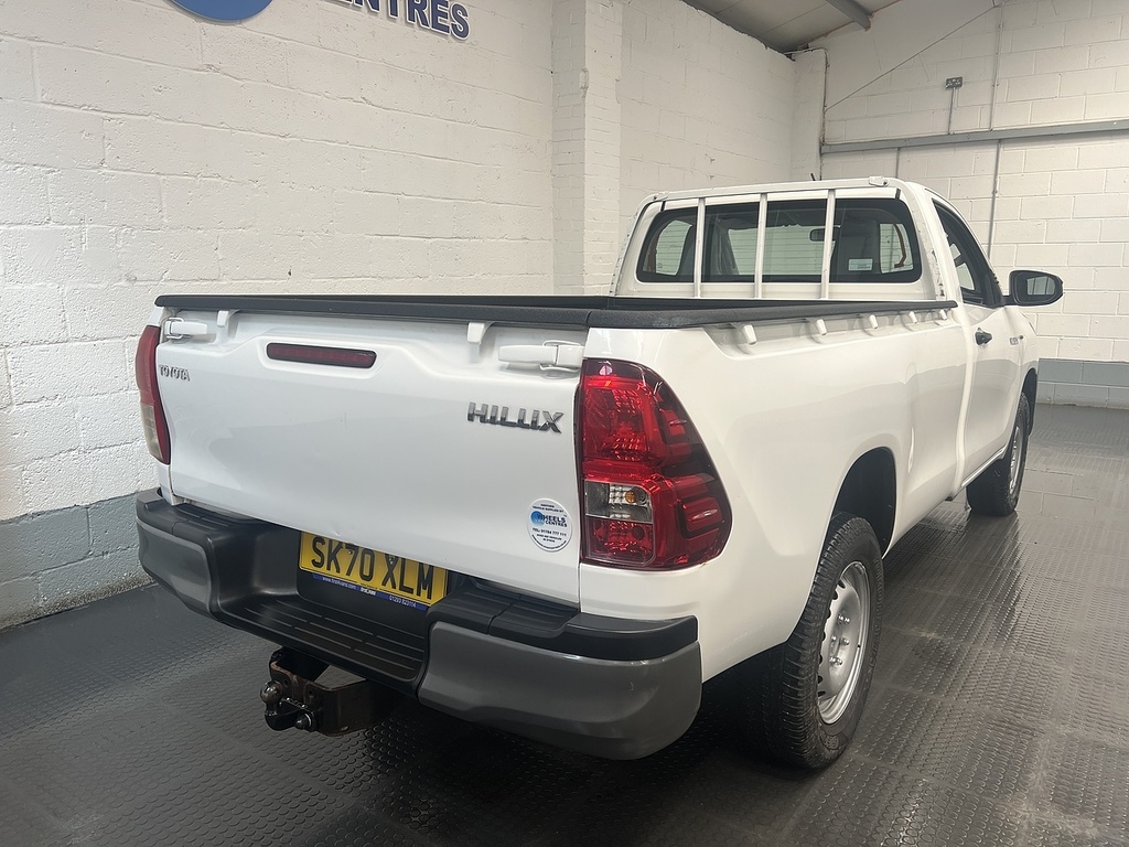 Toyota HILUX 2.4 D-4d Active Narrow Body Pickup Manu White #5