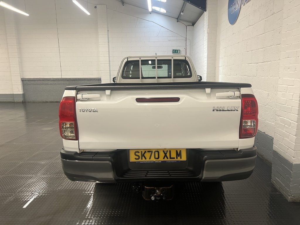 Toyota HILUX 2.4 D-4d Active Narrow Body Pickup Manu White #4