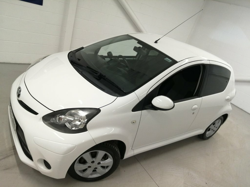 Toyota Aygo Hatchback White #2