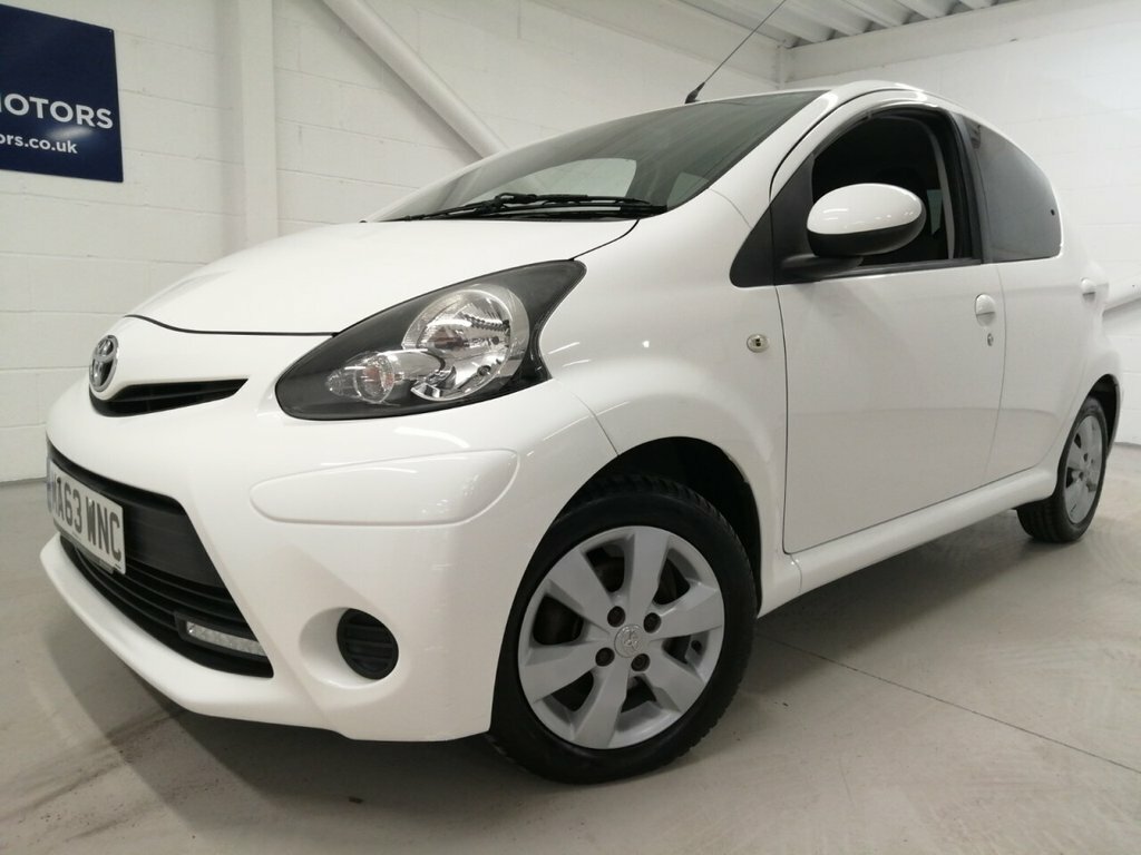 Toyota Aygo Hatchback White #3