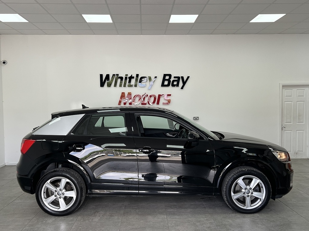 Audi Q2 Tfsi Sport Black #2