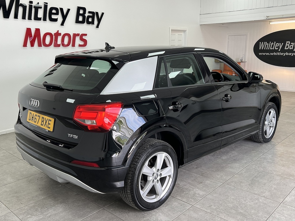 Audi Q2 Tfsi Sport Black #3