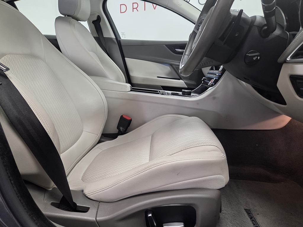 Jaguar XE 2.0I Gpf Portfolio Saloon Euro 6 Grey #3