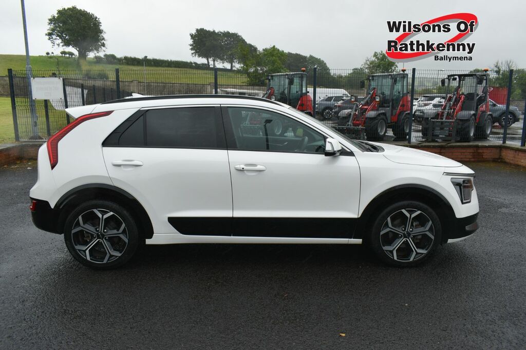 Kia Niro Suv White #5