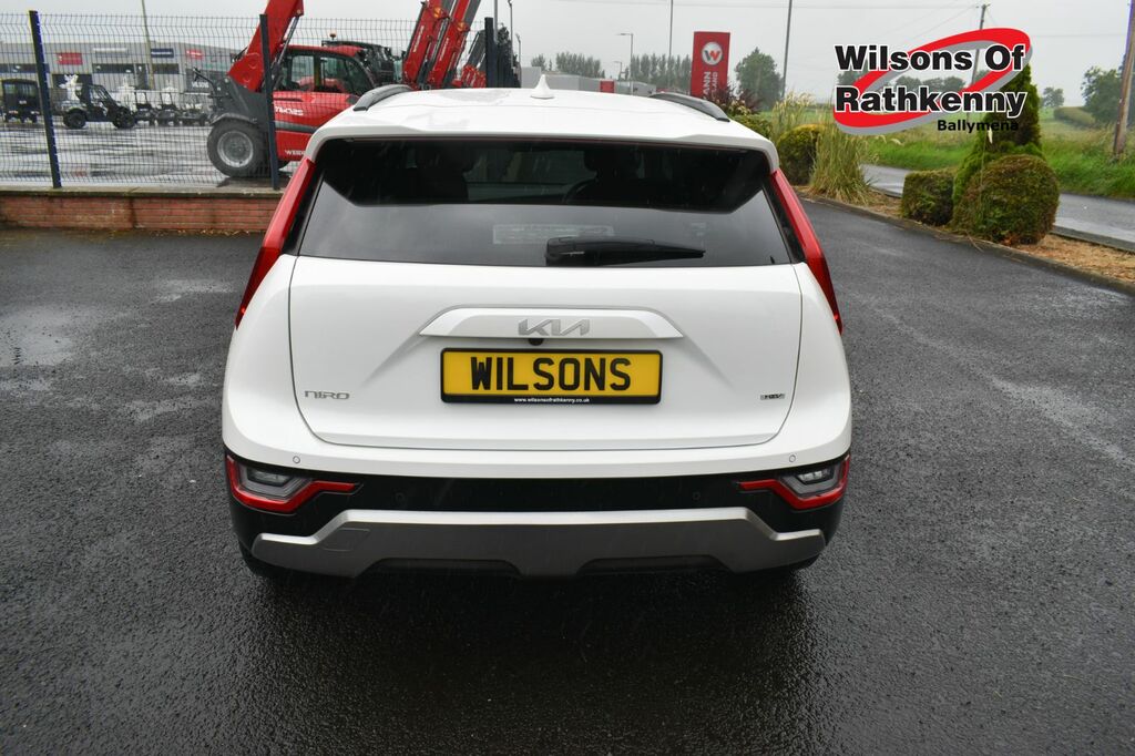 Kia Niro Suv White #4