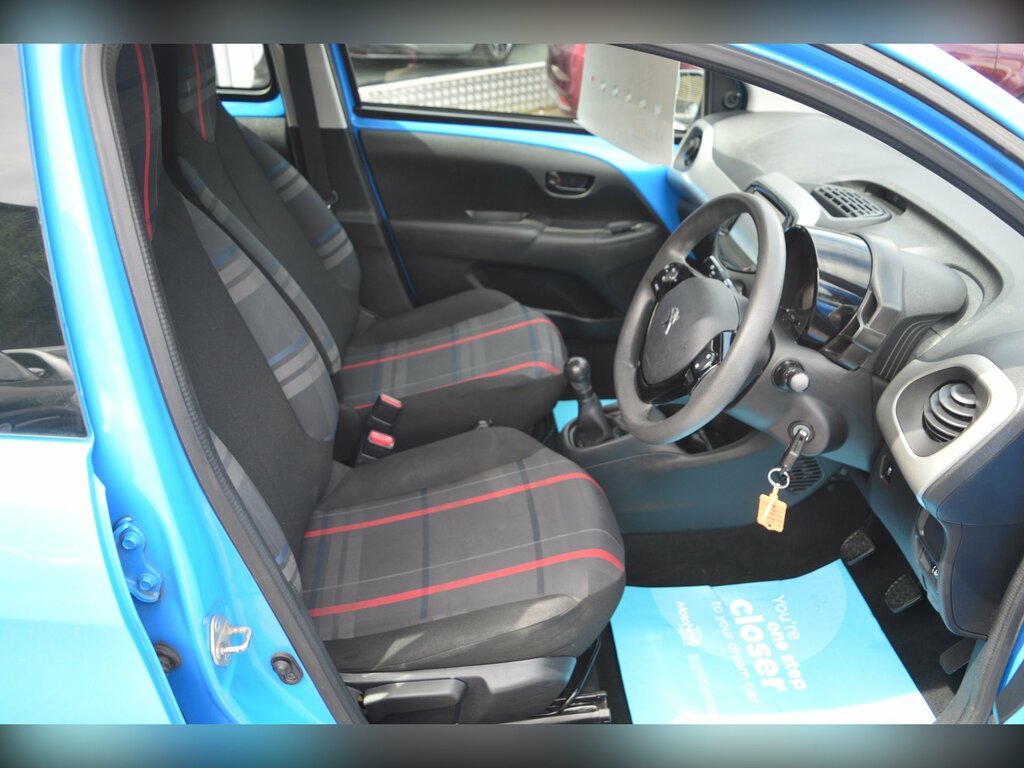 Peugeot 108 Active 1.0 Vti Hatchback 68 Bhp Red #10