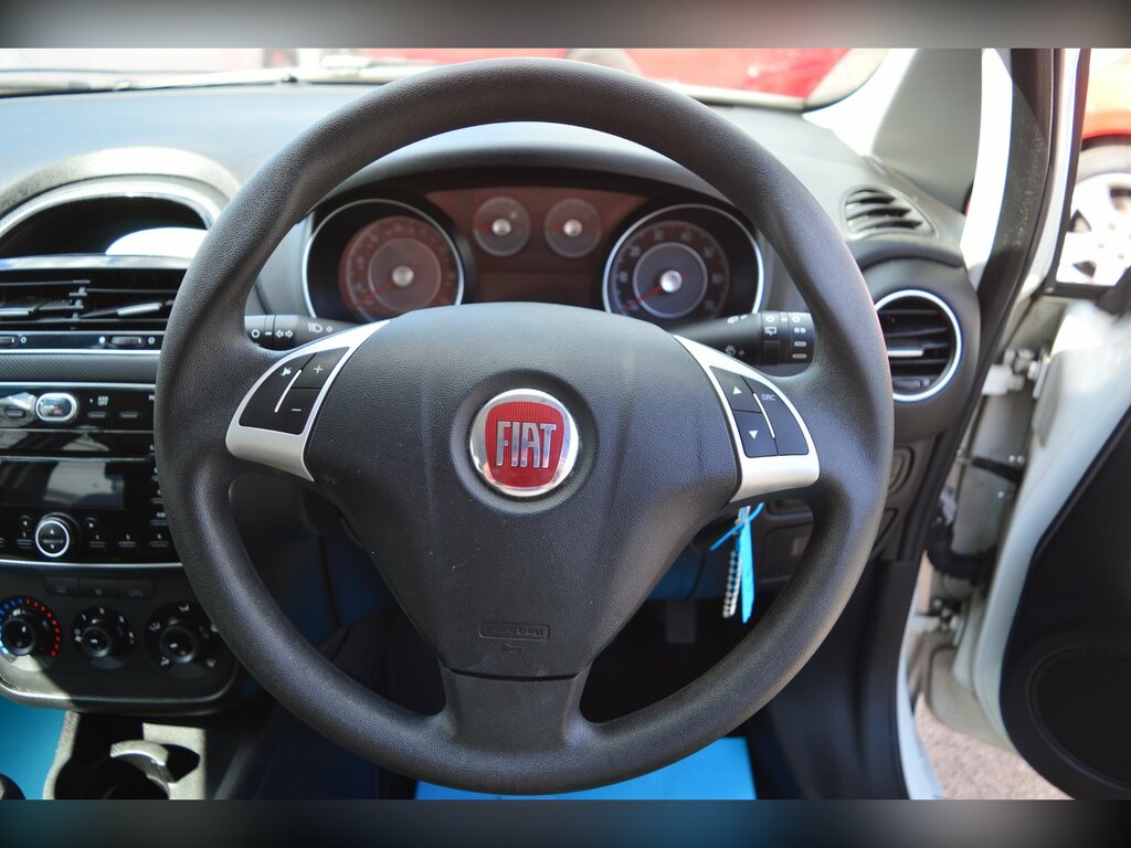 Fiat Punto 1.2 Pop Hatchback Euro 6 69 Bhp White #3