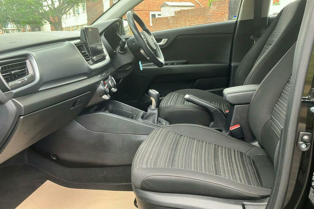 Kia Stonic 1.0 T-gdi 2 Suv Dct Black #3