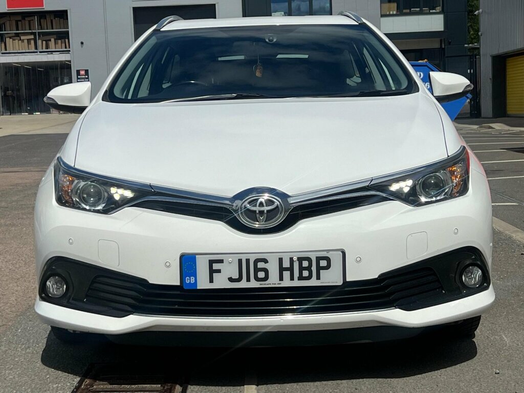 Toyota Auris 1.6 D-4d Business Edition Touring Sports Euro 6 S White #3