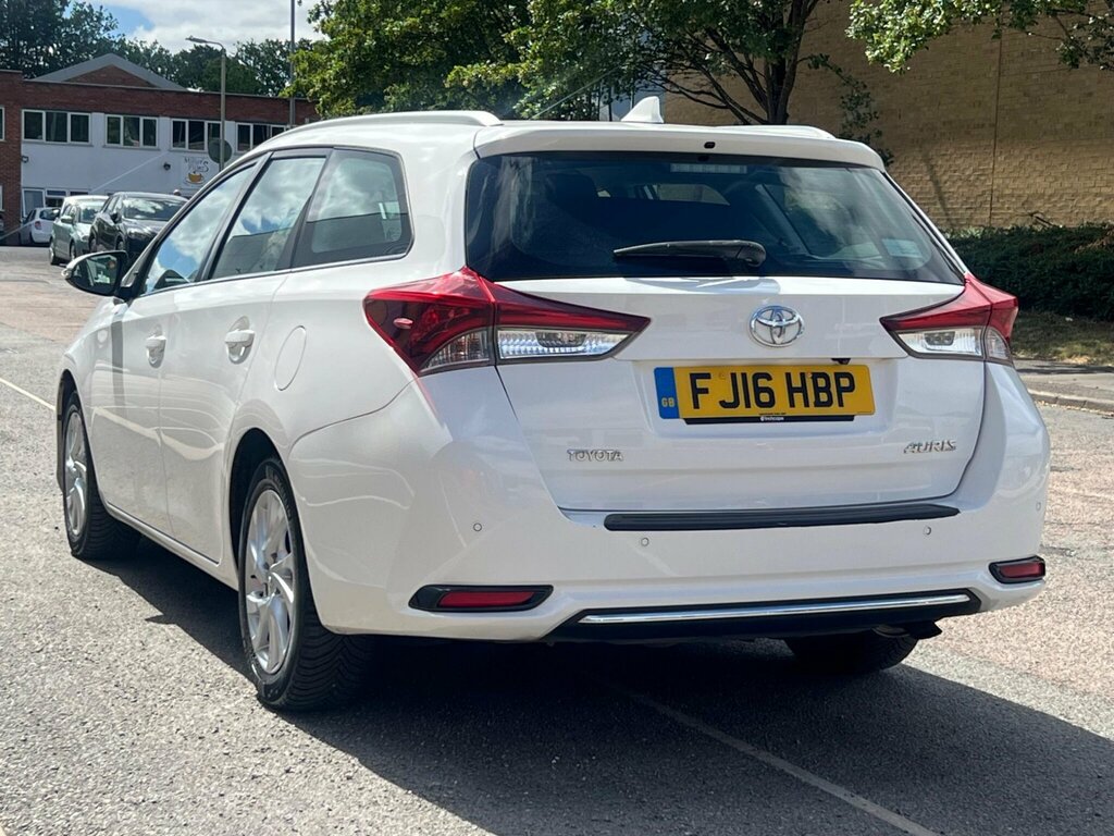 Toyota Auris 1.6 D-4d Business Edition Touring Sports Euro 6 S White #6