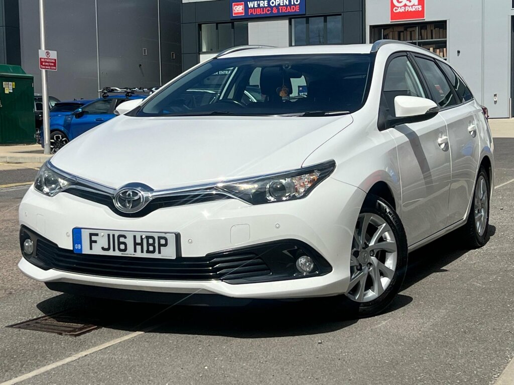 Toyota Auris 1.6 D-4d Business Edition Touring Sports Euro 6 S White #4