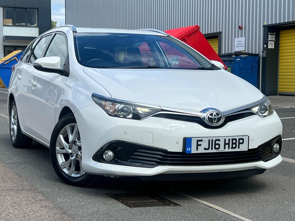 Toyota Auris 1.6 D-4d Business Edition Touring Sports Euro 6 S White #2
