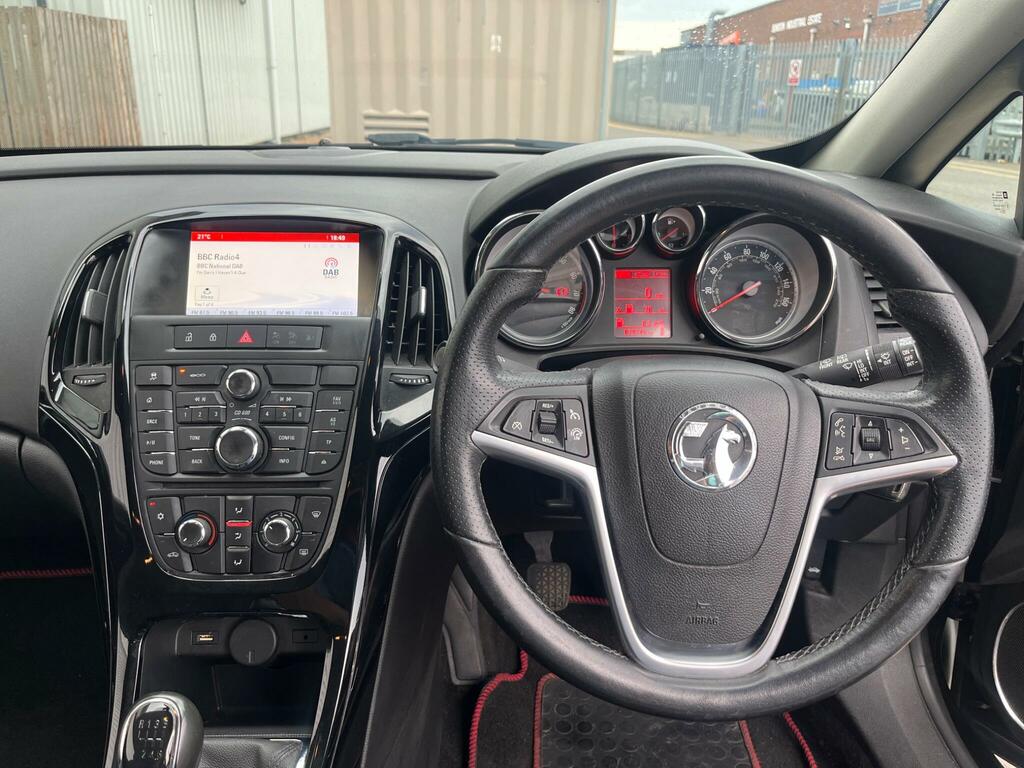Vauxhall Astra GTC Coupe 1.6 Cdti Ecoflex Limited Edition Euro 6 Ss White #25