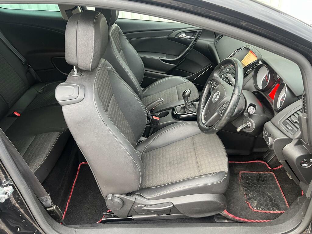 Vauxhall Astra GTC Sri Black #3