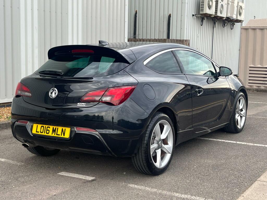 Vauxhall Astra GTC Sri Black #2