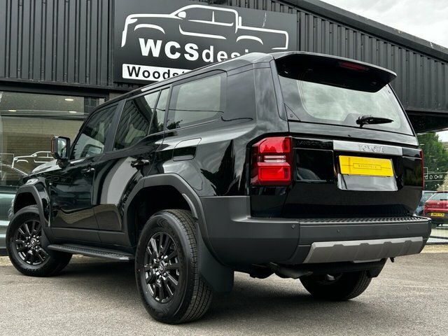Toyota Land Cruiser Suv Black #2