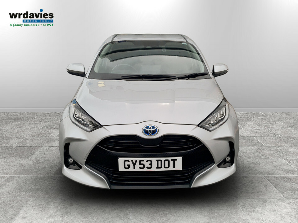 Toyota Yaris 1.5 Hybrid Design Cvt Silver #2
