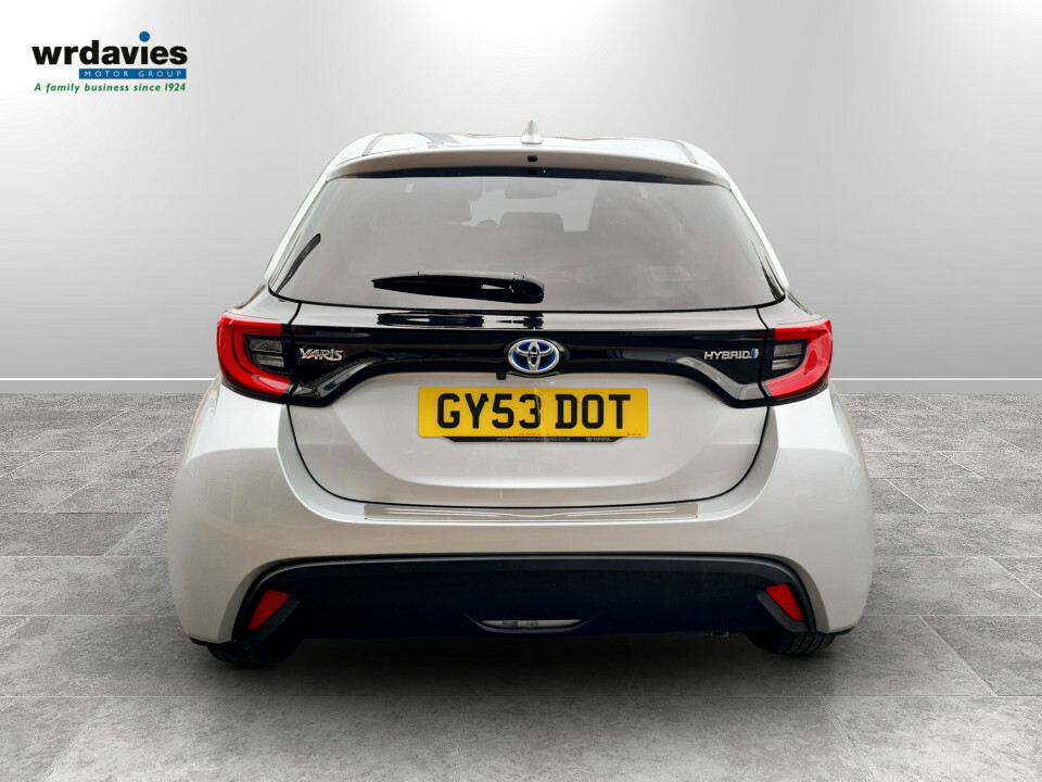 Toyota Yaris 1.5 Hybrid Design Cvt Silver #6