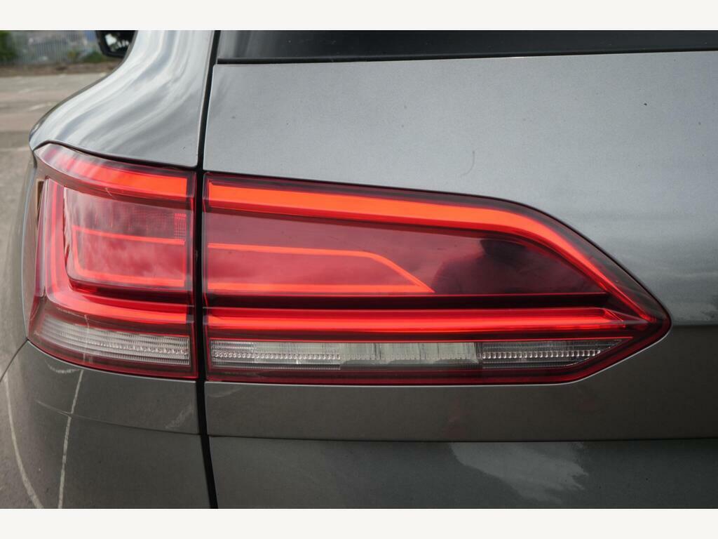 Volkswagen Touareg V6 R-line Tech Tdi White #26