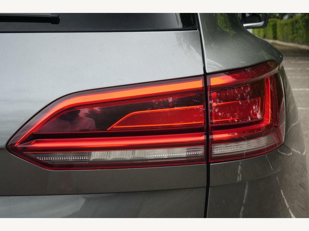 Volkswagen Touareg V6 R-line Tech Tdi White #29