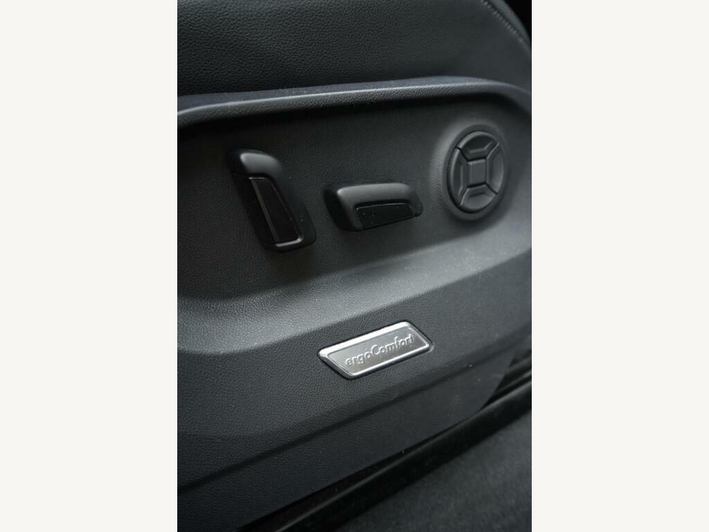Volkswagen Touareg V6 R-line Tech Tdi White #45