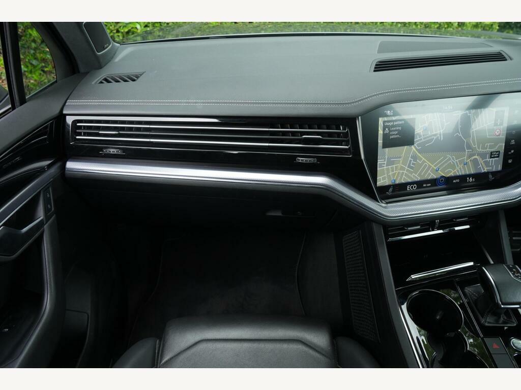 Volkswagen Touareg V6 R-line Tech Tdi White #39