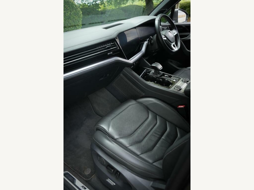 Volkswagen Touareg V6 R-line Tech Tdi White #38