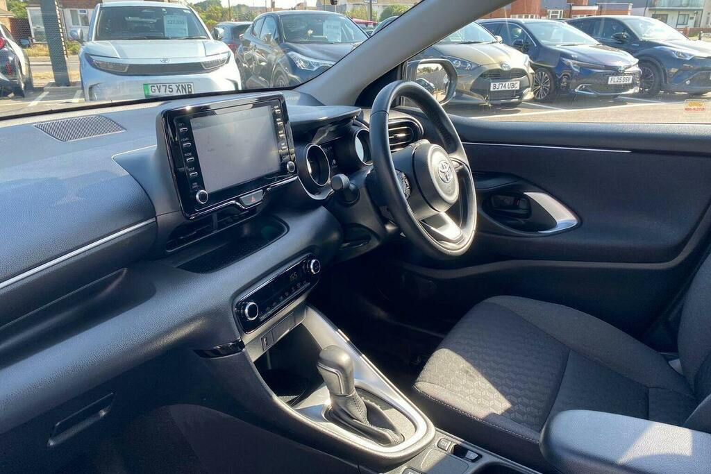 Toyota Yaris 1.5 Vvt H Design Hatchback Hybrid E Cvt BL23HSG Grey #5