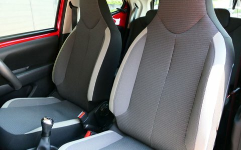 Toyota Aygo X -Play Tss Vvt-i Red #3