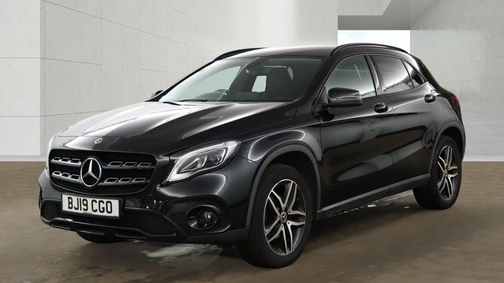 Mercedes-Benz GLA Class 1.6L Urban Edition Black #2