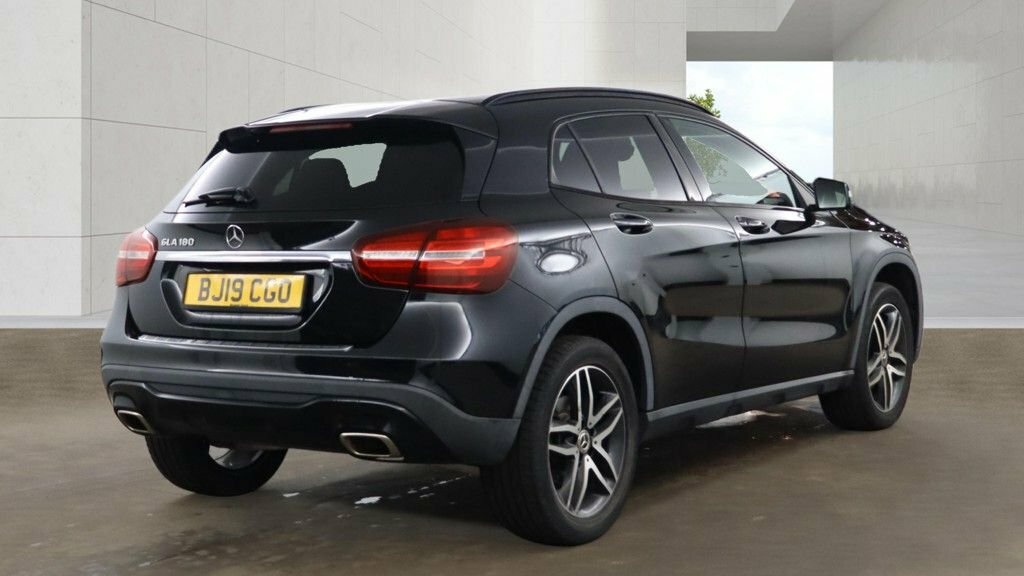 Mercedes-Benz GLA Class 1.6L Urban Edition Black #4