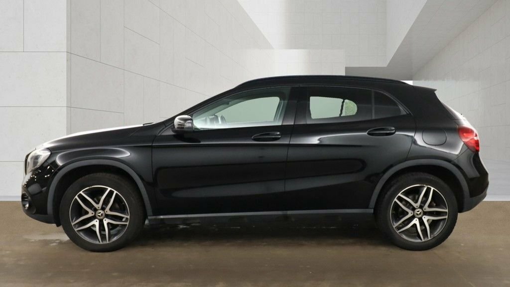 Mercedes-Benz GLA Class 1.6L Urban Edition Black #6
