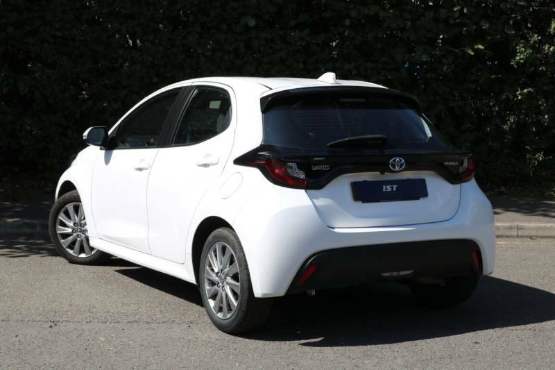 Toyota Yaris 1.5 Hybrid Icon Cvt White #5